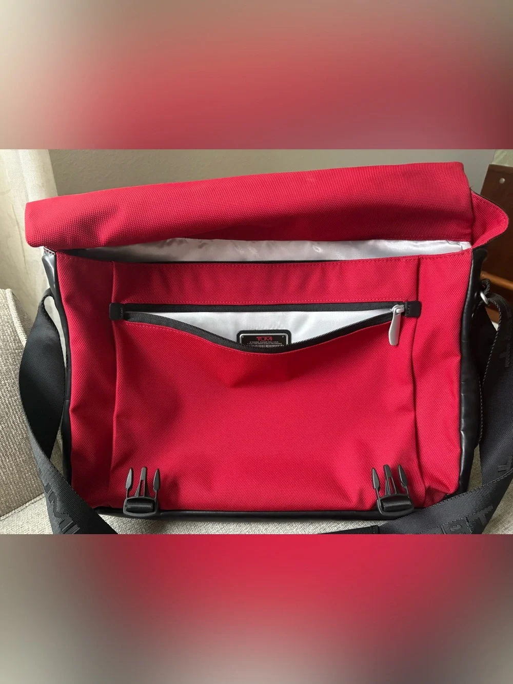Tumi sport messenger